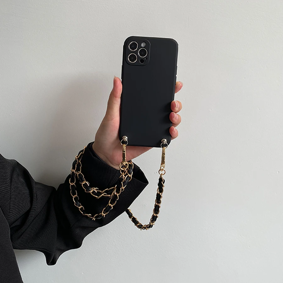 حافظة جلدية مع حزام للرقبة لها - مراجعة Photography Xiaomi 15 وسعره